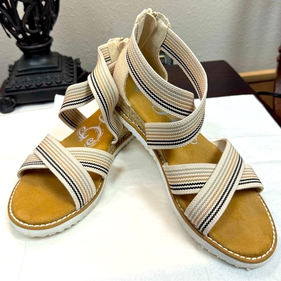 Very G striped cream color elastic strap cushioned sandals size  10 - Picture 1 of 9
